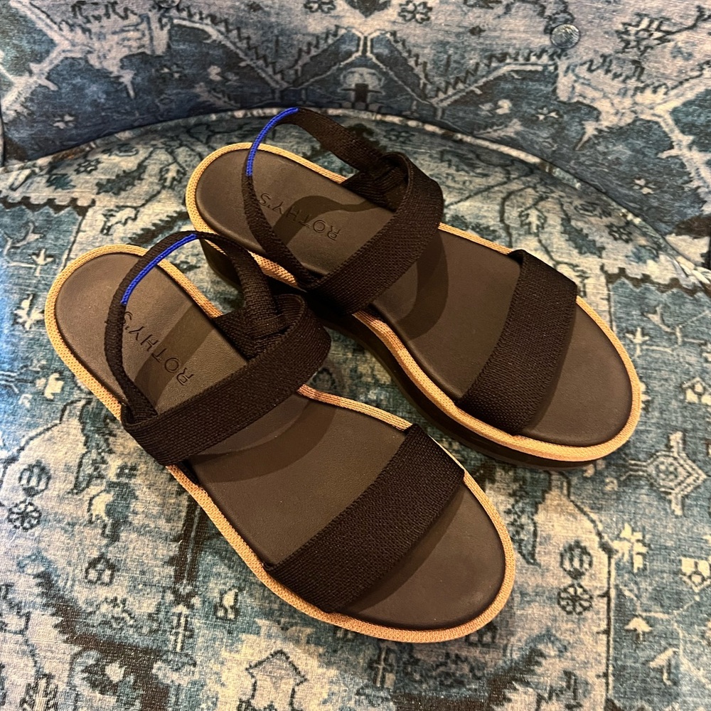 Rothy’s lightweight wedge sandal in pepper